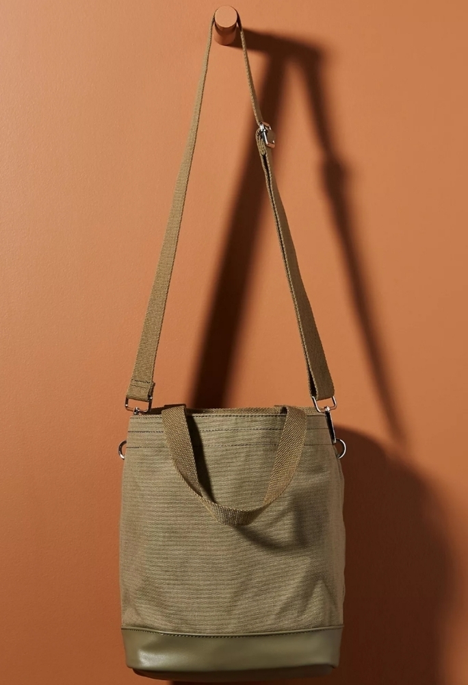 Raven Monochromatic Tote Bag in olive green - Picture 2 of 7